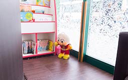 子供と一緒でも安心のキッズスペースを完備